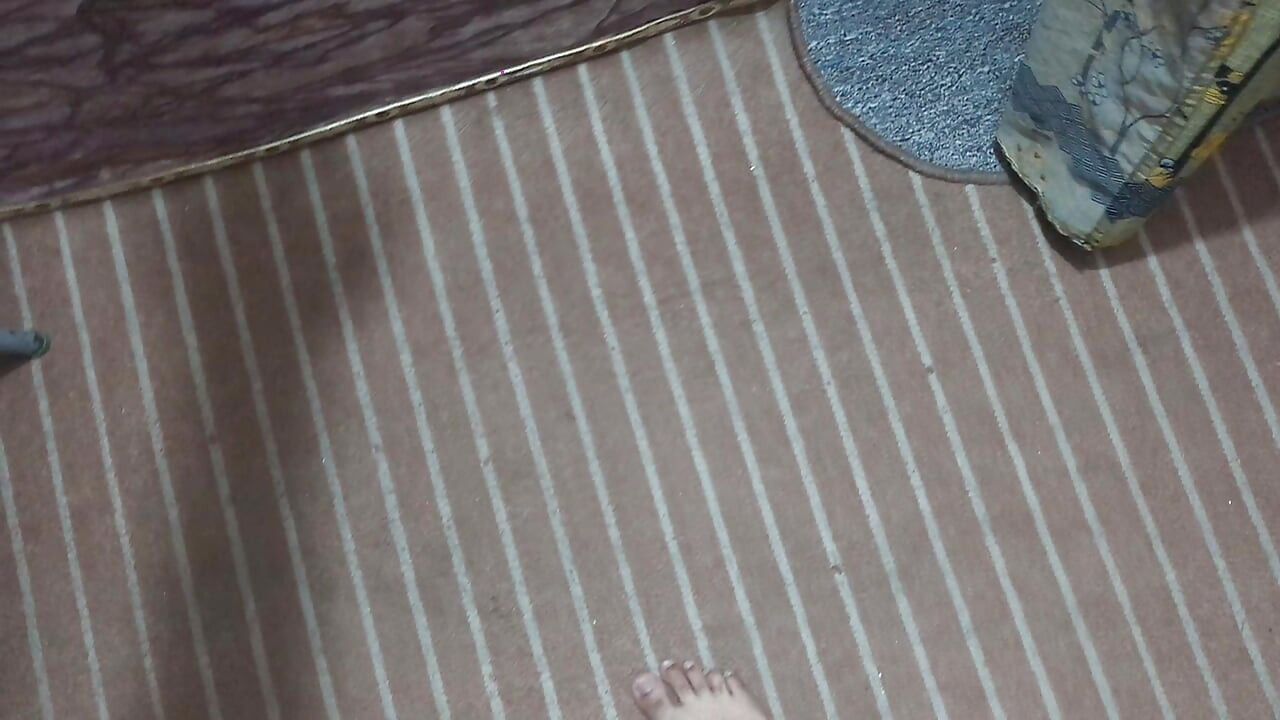 Devar Ne Bhabhi Ki Choot Faad Di - Ghar Mein Akela Pakda