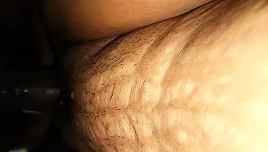 Evli üvey kız kardeş kocasını aldatıyor ve üvey erkek kardeşi tarafından sikiliyor