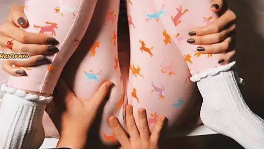 Сводная сестренка: Пожалуйста... Пори мои трусики, а затем и мою киску...