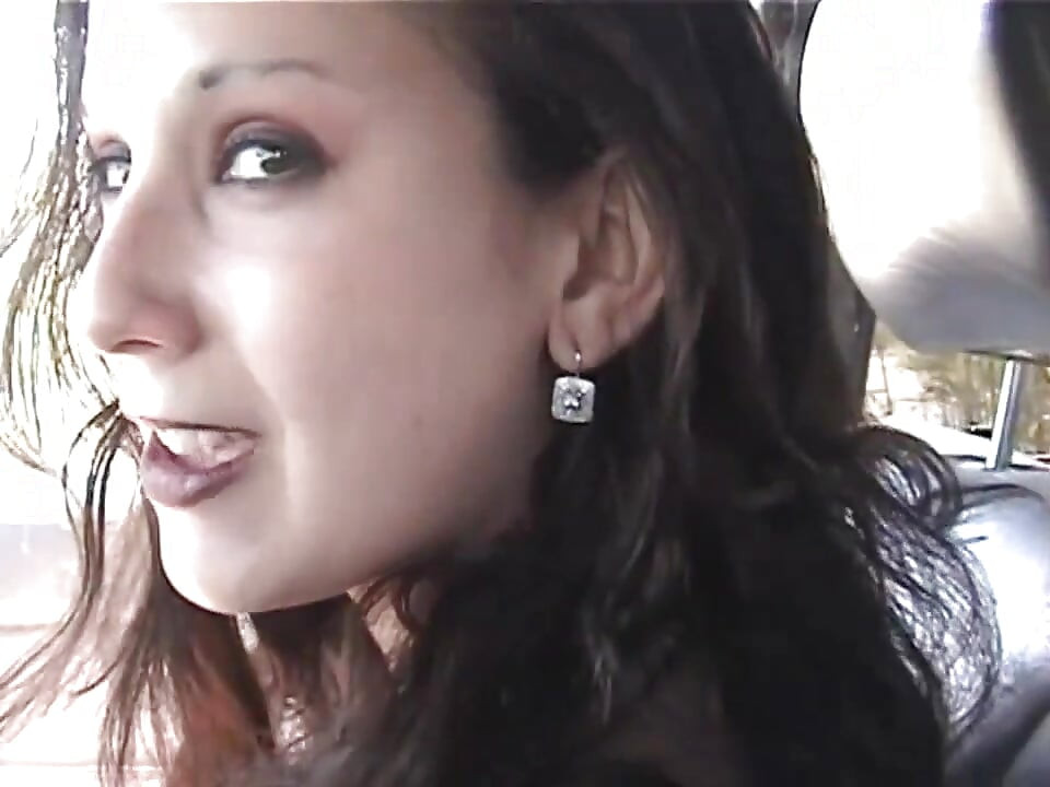 Violet Skyy suce une bonne bite