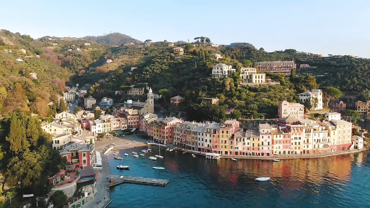 彼女はビーチに捨てられる