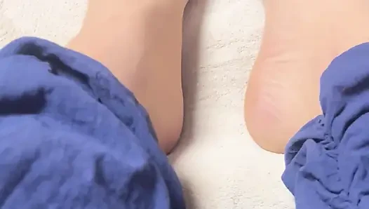 Seksi yaraklı kız ayakları