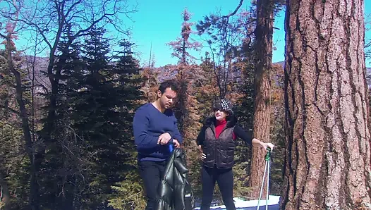 Cewek cantik dengan toket besar digagahi di luar ruangan