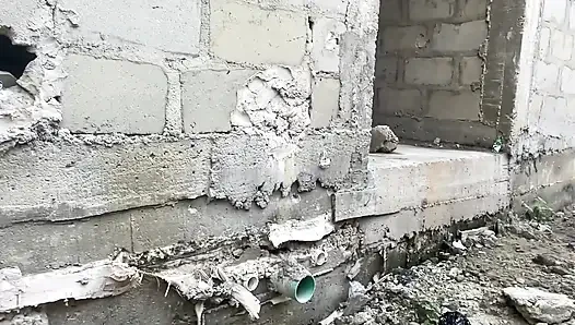 Kocam yeni tamamlanmamış binamızda beni sikiyor