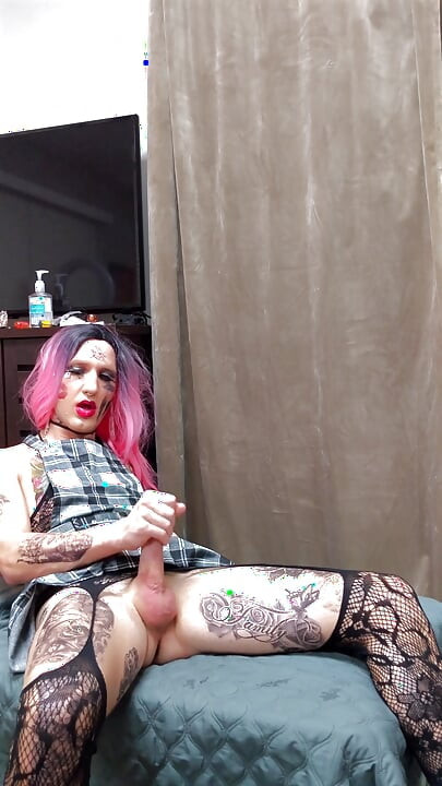 Extremamente quente tatuada femboy masturbando