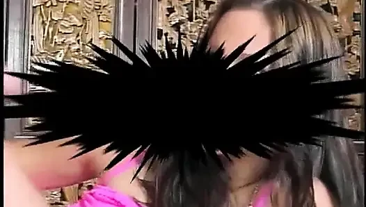 Pelacur muda nyepong kontol besar dan memeknya dientot di ranjang