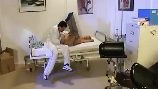 Lesbian hot ngentot habis-habisan di ruang medis