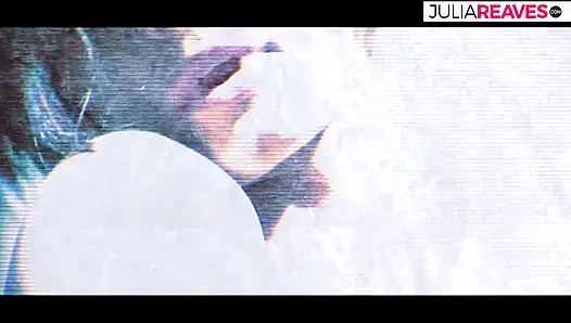 Dame in strapsen in der reitposition