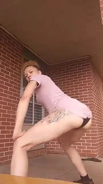 Lightskin Ebony Twerk