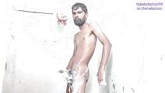 Rajeshplayboy993 duș în baie, masturbând pula și ejaculând în baie