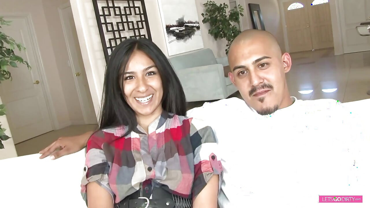 สาวละตินชอบเย็ดครั้งแรกต่อหน้ากล้อง