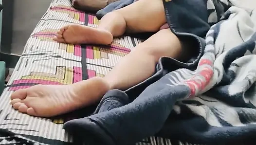 Лижу мою сводную сестру, чтобы промокнуть