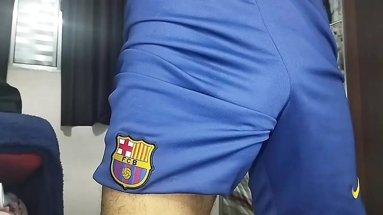 Heiße beule in Barcelonas shorts
