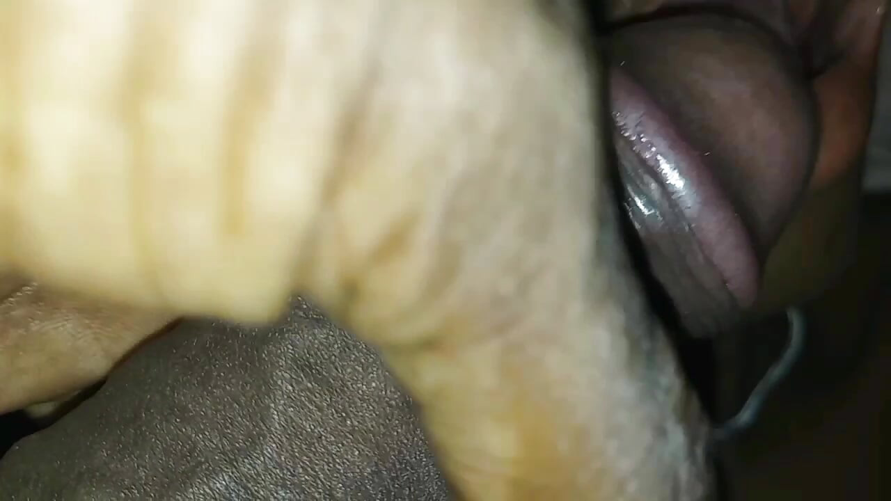 Elle aime bien de sucer ma bite partie 2