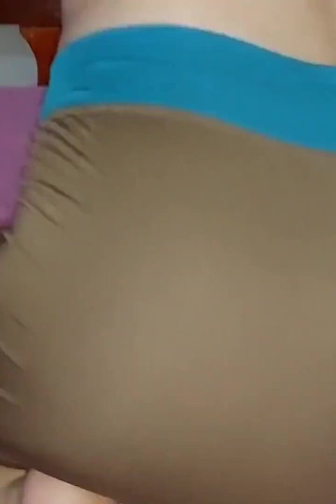 מראה את הכוס הגדול שלי ואת התחת שלי