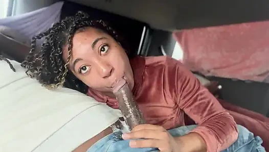 Ngajak aku ngentot sama penggemarnya di truk, dia ngentot kontol besar pria kulit hitam kayak pelacur jalanan profesional