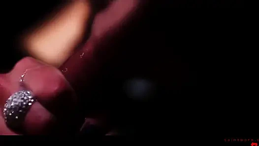 Megan Coxxe и Holly D испытают наслаждение резины