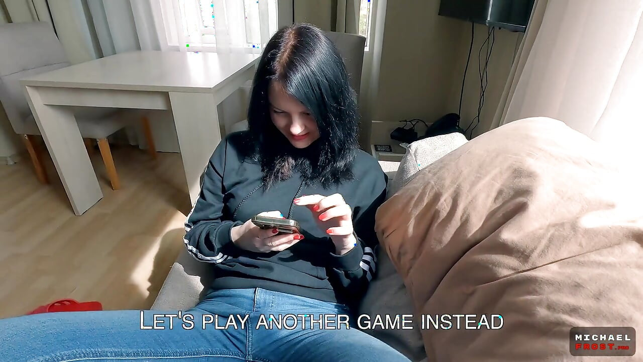 彼女の排卵中の継母とのクレイジーな最初のセックス - アリス・ウー