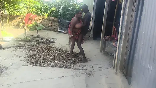Desi housewife ki outdoor chudai ki