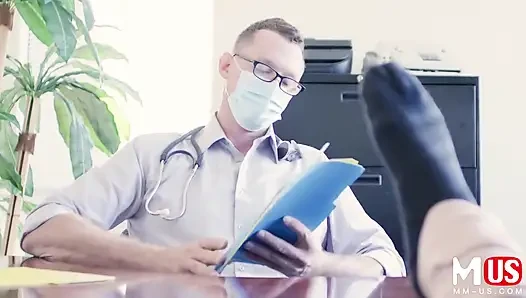 Echtes pOV-abenteuer: süße krankenschwester macht für ihren geilen patienten das undenkbare