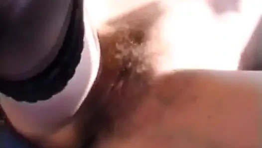 Wanita nympho bourgeois dientot habis-habisan di taman sama orang asing!