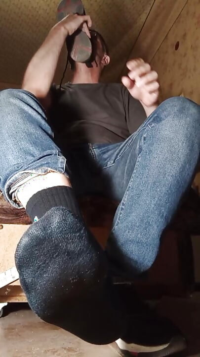 My sneakers smell