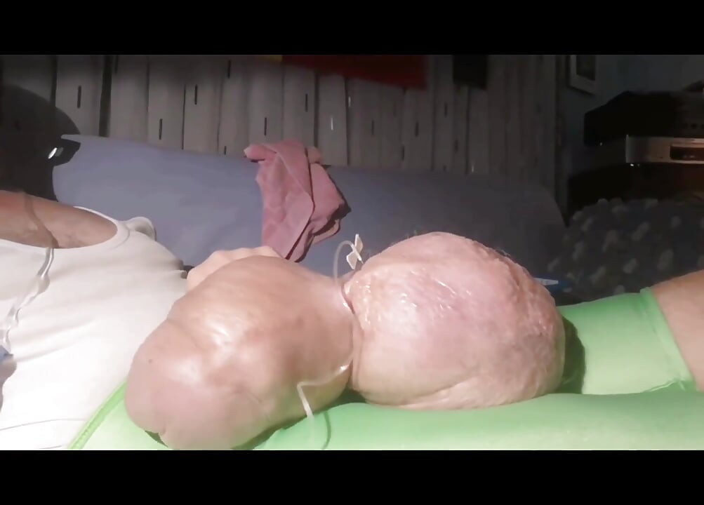Big Balls Are Bouncing From Left to Right