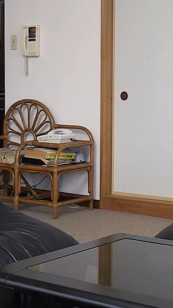 MILF rumah Jepun memerlukan zakar muda untuk mengongkek pepek basahnya