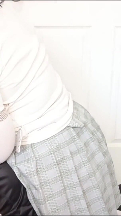 SCHOOLGIRL SLUT LEARN TO GIVE RICH BLOWJOBS AS A PORN ACTRESS | Clip 1