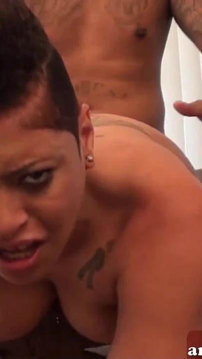 迷人的时刻从 "英国业余朋克潮吹妈妈性交，自制"