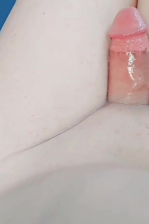 ハンズフリーのザーメンを愛するファンとのライブウェブカメラショーでホットイキ かわいい太ももがジュースを飲み込む