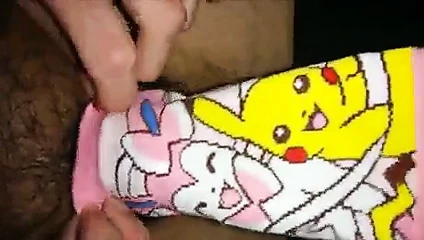 Sylveon'un yüzü dölle dolu