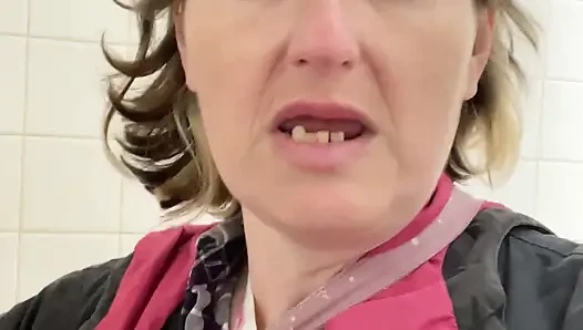 Umumi Tuvaletlerde Masum Bir Çiş Arsız Fışkırtarak Mastürbasyona Dönüştüğünde