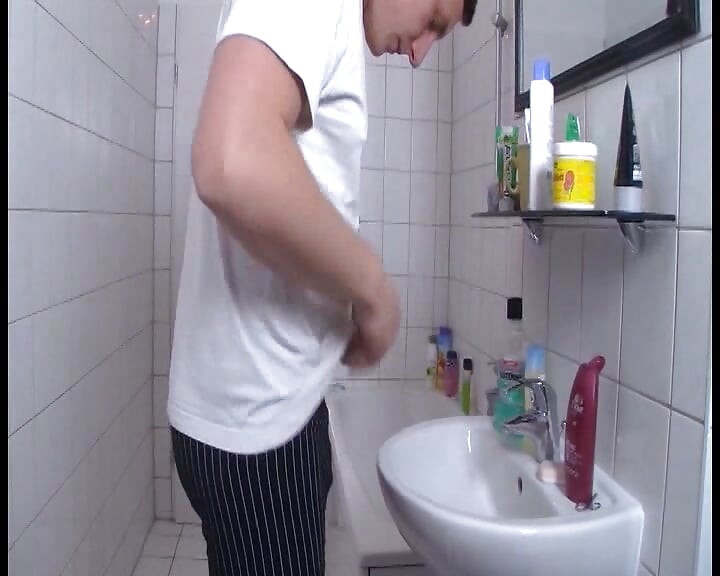 Blonda cu țâțe mari este futută tare în partida de sex dur