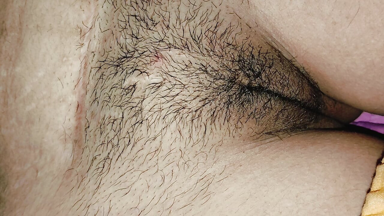 Mera mote mote boobs aur gili chut ka pani pe lo friends