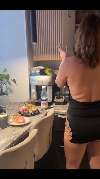 719528621500280834. mp4