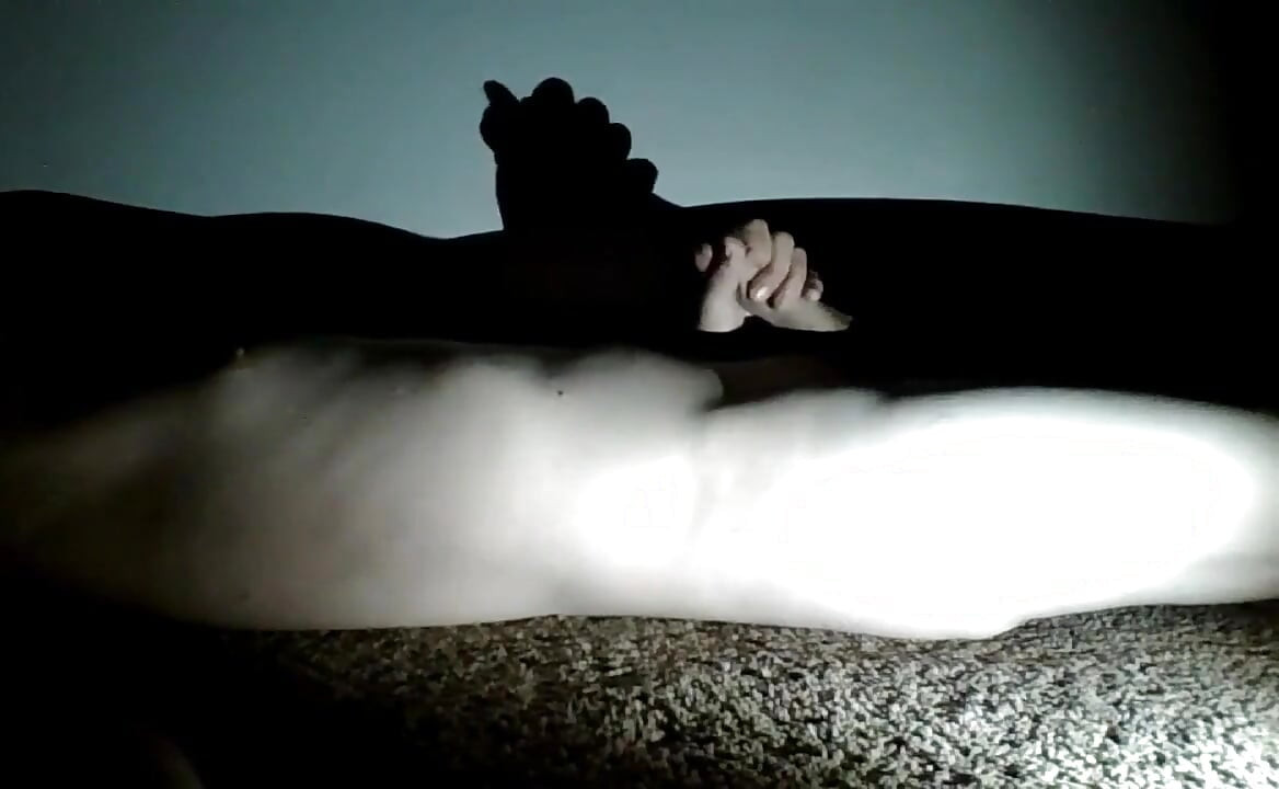 Naga transgirl solo cumming at Night in the Dark; Brak dźwięku/dźwięku