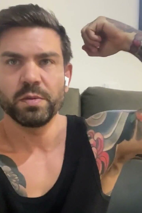 Spanish Alpha Male Gets His Hair at Home