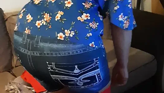 Lexy mencuci baju