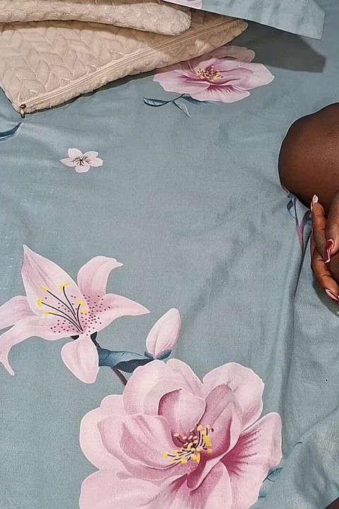 J’ai chevauché la bite de l’ami de mon copain, je l’ai massée et je suis montée jusqu’à ce que j’aie chaud