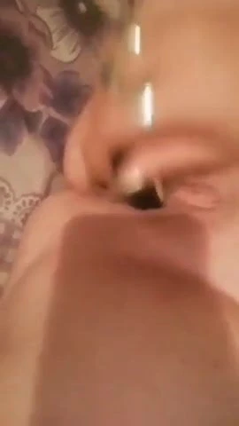 Jarca penala se masturbeaza