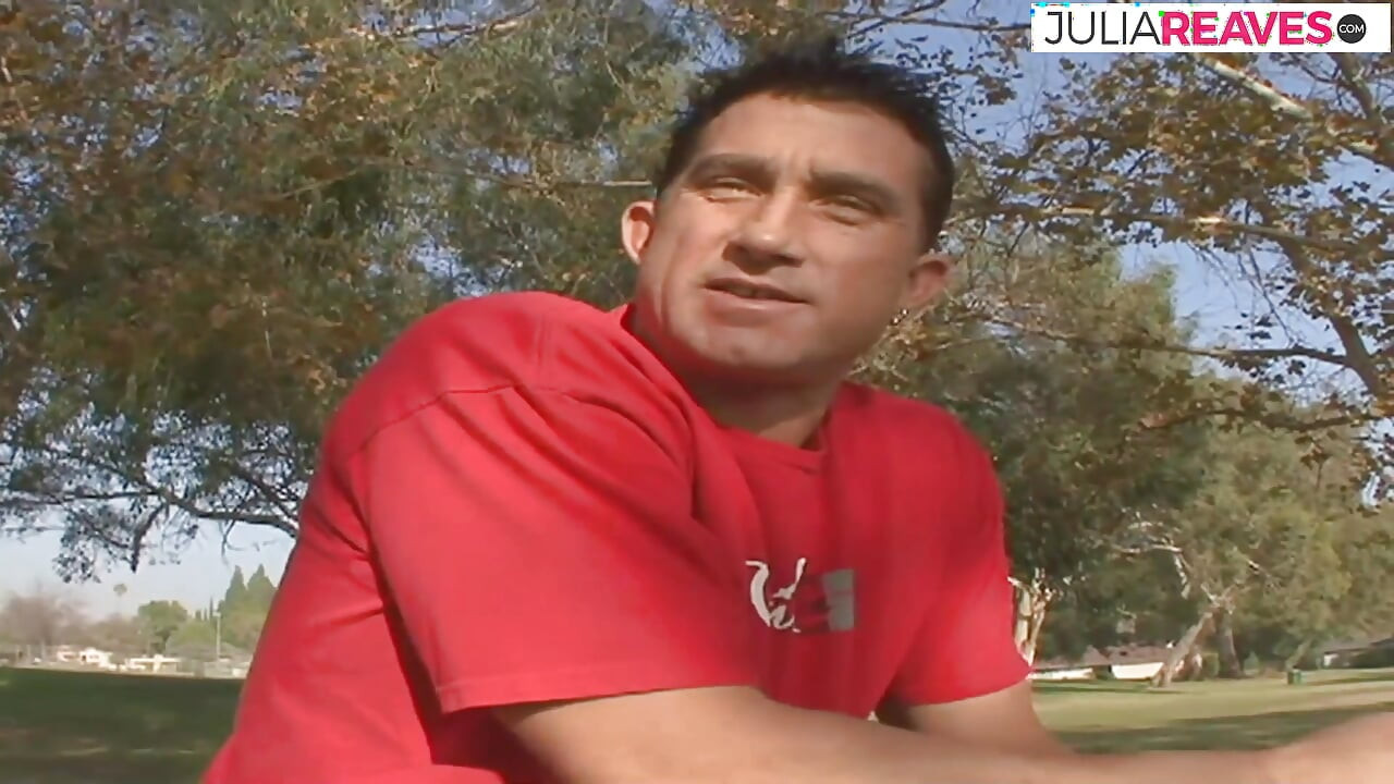 दुबली लड़की राक्षसी लंड के जोर से चूत फाड़ देती है