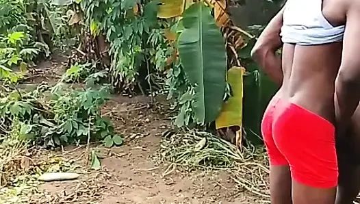Büyüklerimle bir cocoyam çiftliğinde açık havada seks