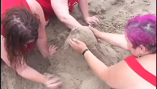 Blonde BBW seduces hunk to bang her in bed