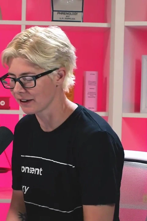 Kimmy Kimm征服羞耻并出售旧内裤 |Adult Time播客