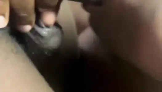 Üvey oğlum büyük zenci için gırtlağına kadar alıyor