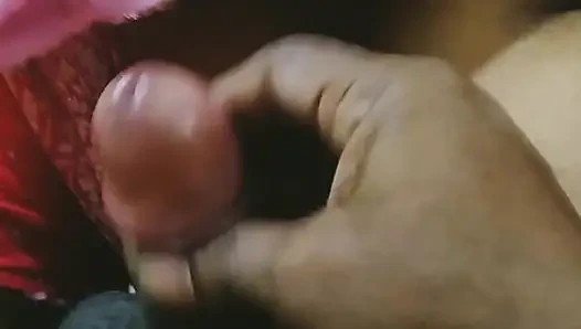 Video pertunjukan makan es krim istriku adalah kontol