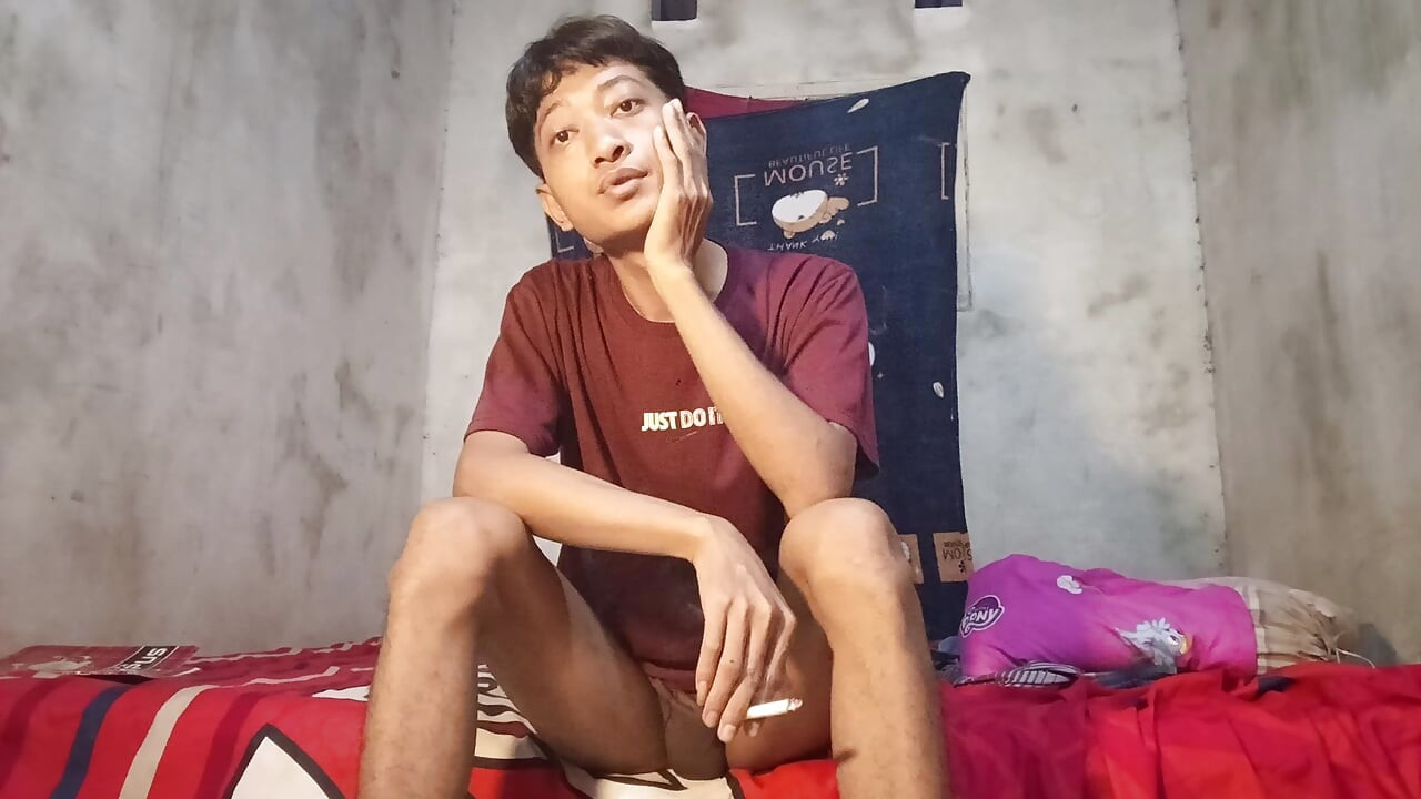 My little carrot was giving off a sticky, thick liquid #soloboy #mastubasi #asia #muncrat #ejakulasi