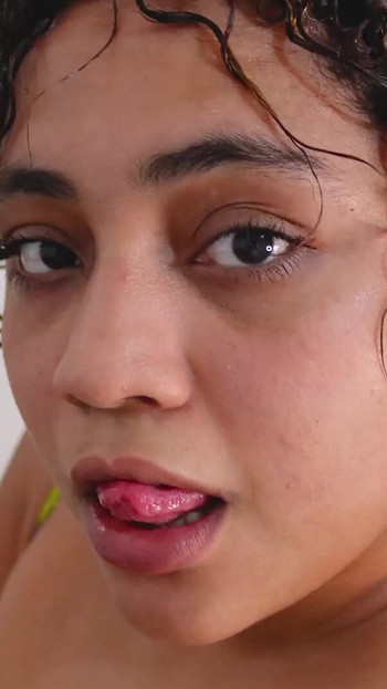 لحظة لا تنسى من "يا إلهي ، سأقذف !! لعق البظر الكبير ونيك لحس اللحس الساخن خاليسي 69 "