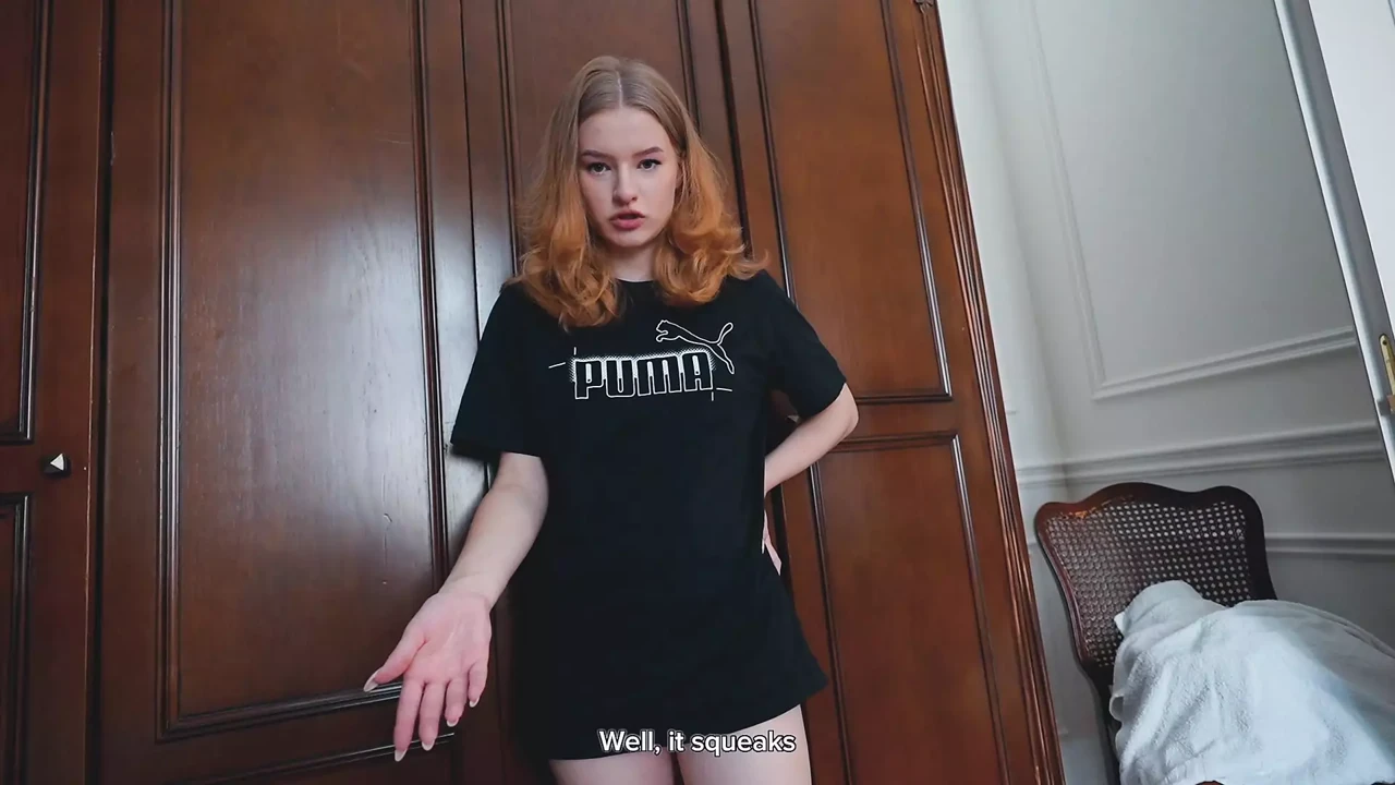 He didn't fix the bed, but he fucked the pussy - Handyman